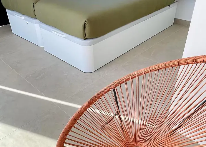 Casa Horizon, Luxury 8p, Heated Pool, 4br 4ba, Volcano Views - Quiet & Stylish, Villa *