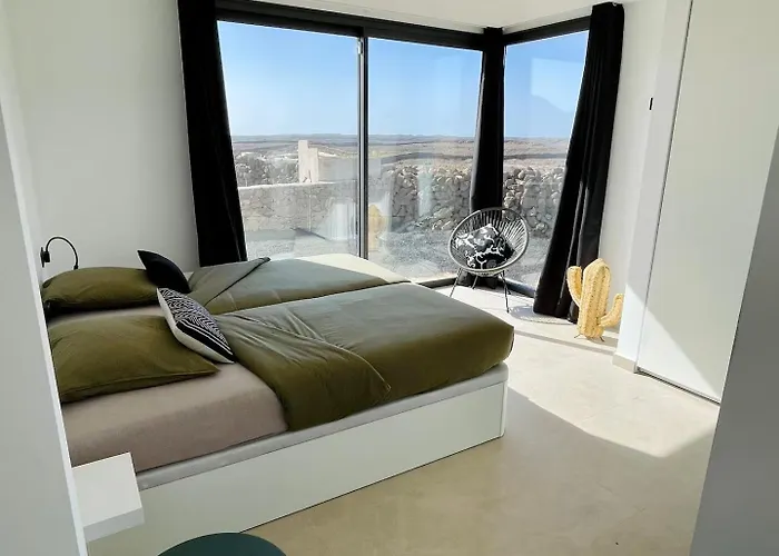 Villa Casa Horizon, Luxury 8p, Heated Pool, 4br 4ba, Volcano Views - Quiet & Stylish,