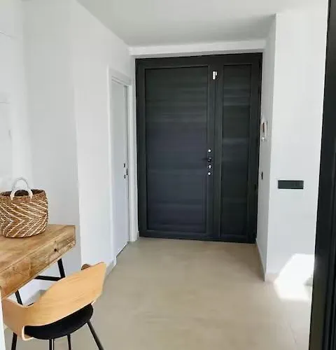 Casa Horizon, Luxury 8p, Heated Pool, 4br 4ba, Volcano Views - Quiet & Stylish,