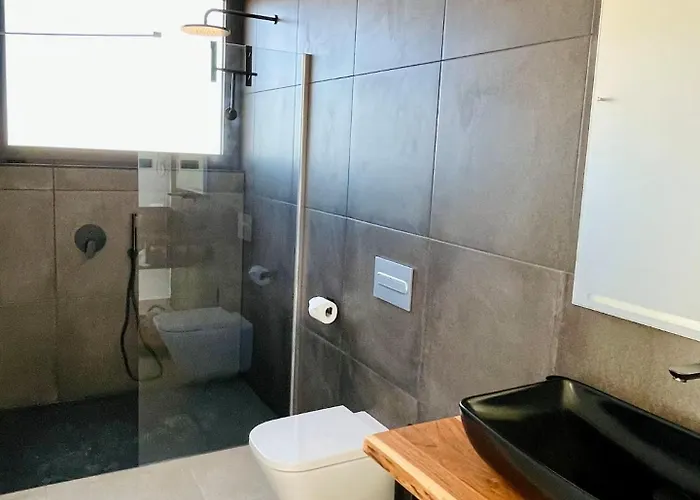 Casa Horizon, Luxury 8p, Heated Pool, 4br 4ba, Volcano Views - Quiet & Stylish, *