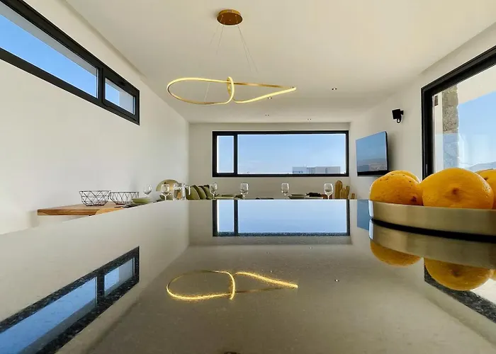 Villa Casa Horizon, Luxury 8p, Heated Pool, 4br 4ba, Volcano Views - Quiet & Stylish,