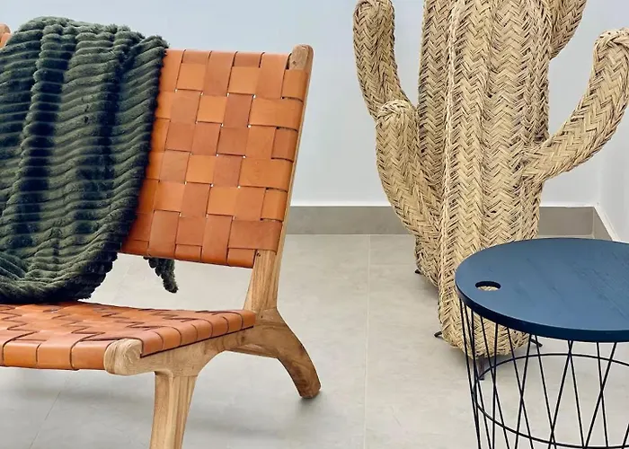 Casa Horizon, Luxury 8p, Heated Pool, 4br 4ba, Volcano Views - Quiet & Stylish, Villa