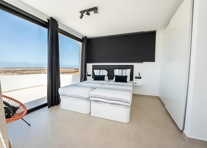 Villa Casa Horizon, Luxury 8p, Heated Pool, 4br 4ba, Volcano Views - Quiet & Stylish,