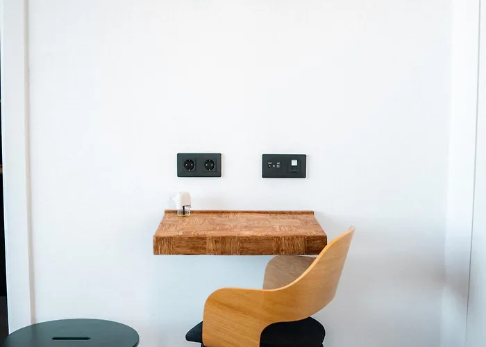 Villa Casa Horizon, Luxury 8p, Heated Pool, 4br 4ba, Volcano Views - Quiet & Stylish, *