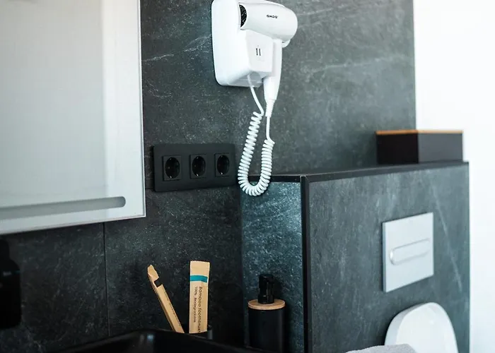 Villa Casa Horizon, Luxury 8p, Heated Pool, 4br 4ba, Volcano Views - Quiet & Stylish,