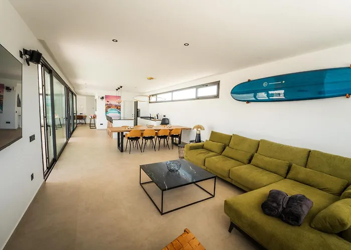 Casa Horizon, Luxury 8p, Heated Pool, 4br 4ba, Volcano Views - Quiet & Stylish, Villa