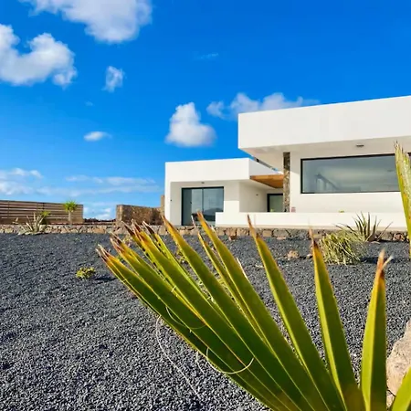 Casa Horizon Heated Pool With Volcano Sunset Views, Lajares