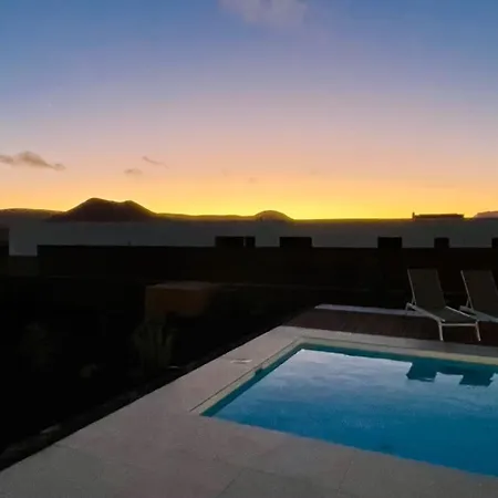 Casa Horizon Heated Pool With Volcano Sunset Views, Lajares
