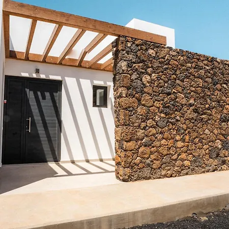 Villa Casa Horizon Heated Pool With Volcano Sunset Views, Lajares