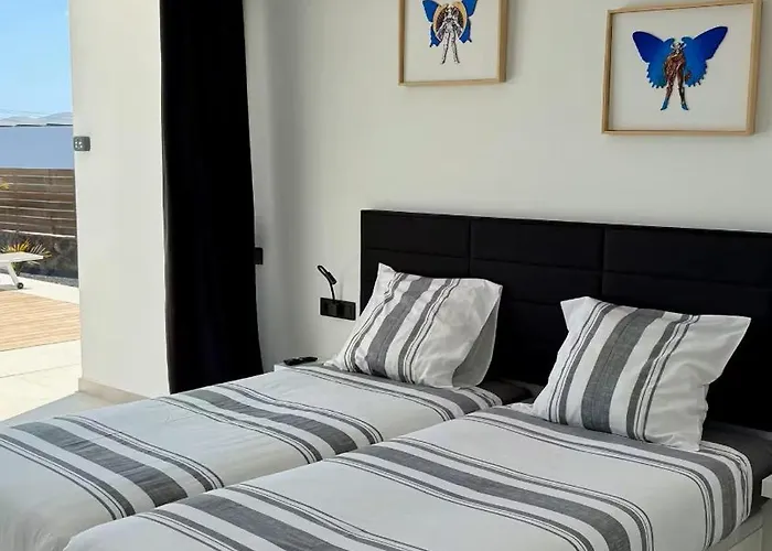 Casa Horizon, Luxury 8p, Heated Pool, 4br 4ba, Volcano Views - Quiet & Stylish, Villa *