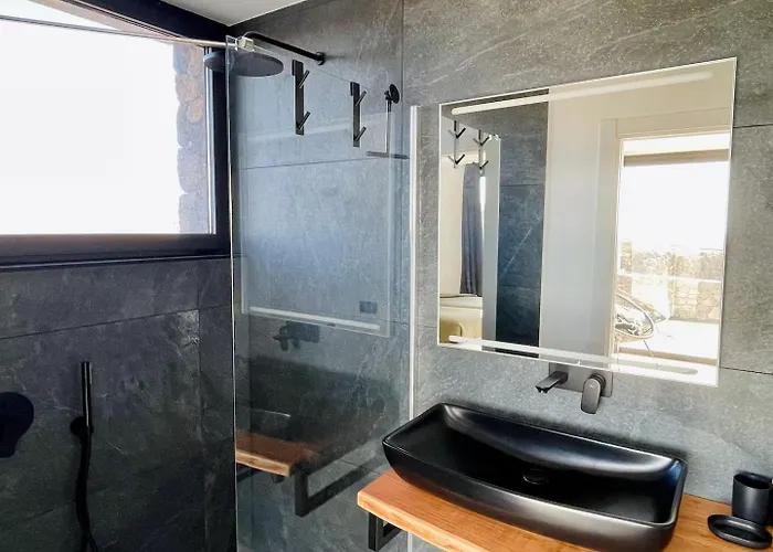 Villa Casa Horizon, Luxury 8p, Heated Pool, 4br 4ba, Volcano Views - Quiet & Stylish, Lajares