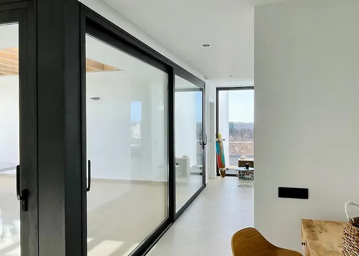 Villa Casa Horizon, Luxury 8p, Heated Pool, 4br 4ba, Volcano Views - Quiet & Stylish,