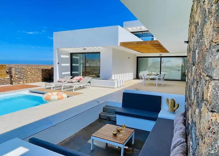 Casa Horizon, Luxury 8p, Heated Pool, 4br 4ba, Volcano Views - Quiet & Stylish, *