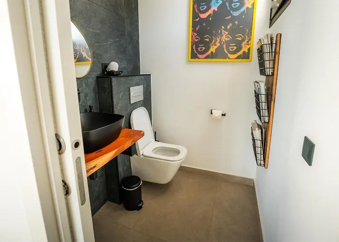 Casa Horizon, Luxury 8p, Heated Pool, 4br 4ba, Volcano Views - Quiet & Stylish, * Lajares