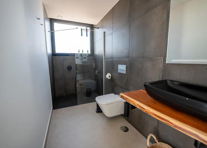 Villa Casa Horizon, Luxury 8p, Heated Pool, 4br 4ba, Volcano Views - Quiet & Stylish, *