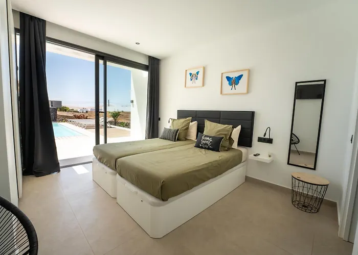 Villa Casa Horizon, Luxury 8p, Heated Pool, 4br 4ba, Volcano Views - Quiet & Stylish, Lajares