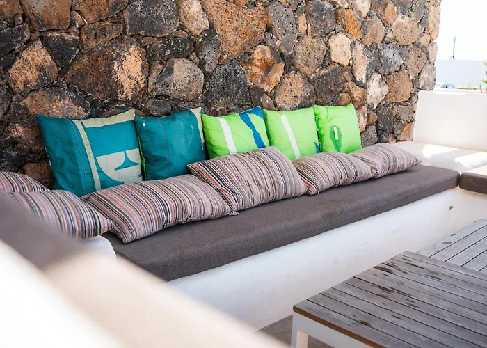 Casa Horizon, Luxury 8p, Heated Pool, 4br 4ba, Volcano Views - Quiet & Stylish, * Lajares